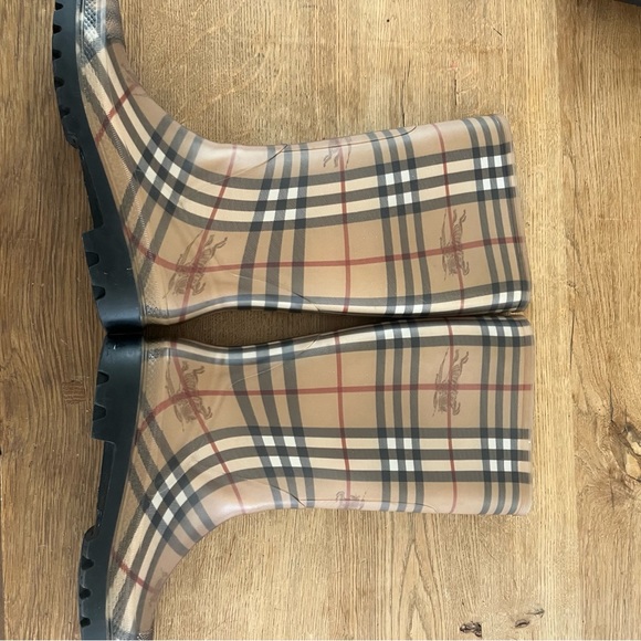 BURBERRY
Haymarket Check Pattern Rubber Rain Boots - Picture 2 of 8